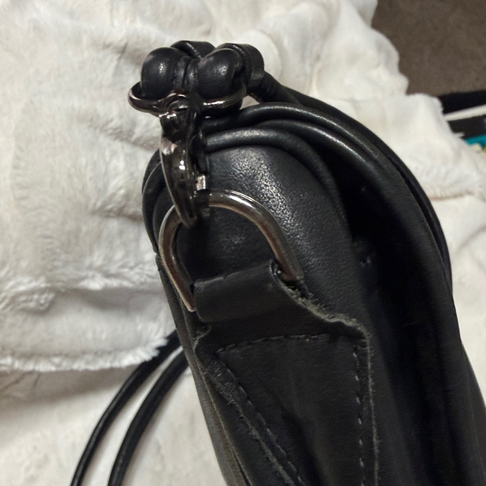 Stone Mountain Black Leather Women's Crossbody/Shoulder Bag - Picture 11 of 13